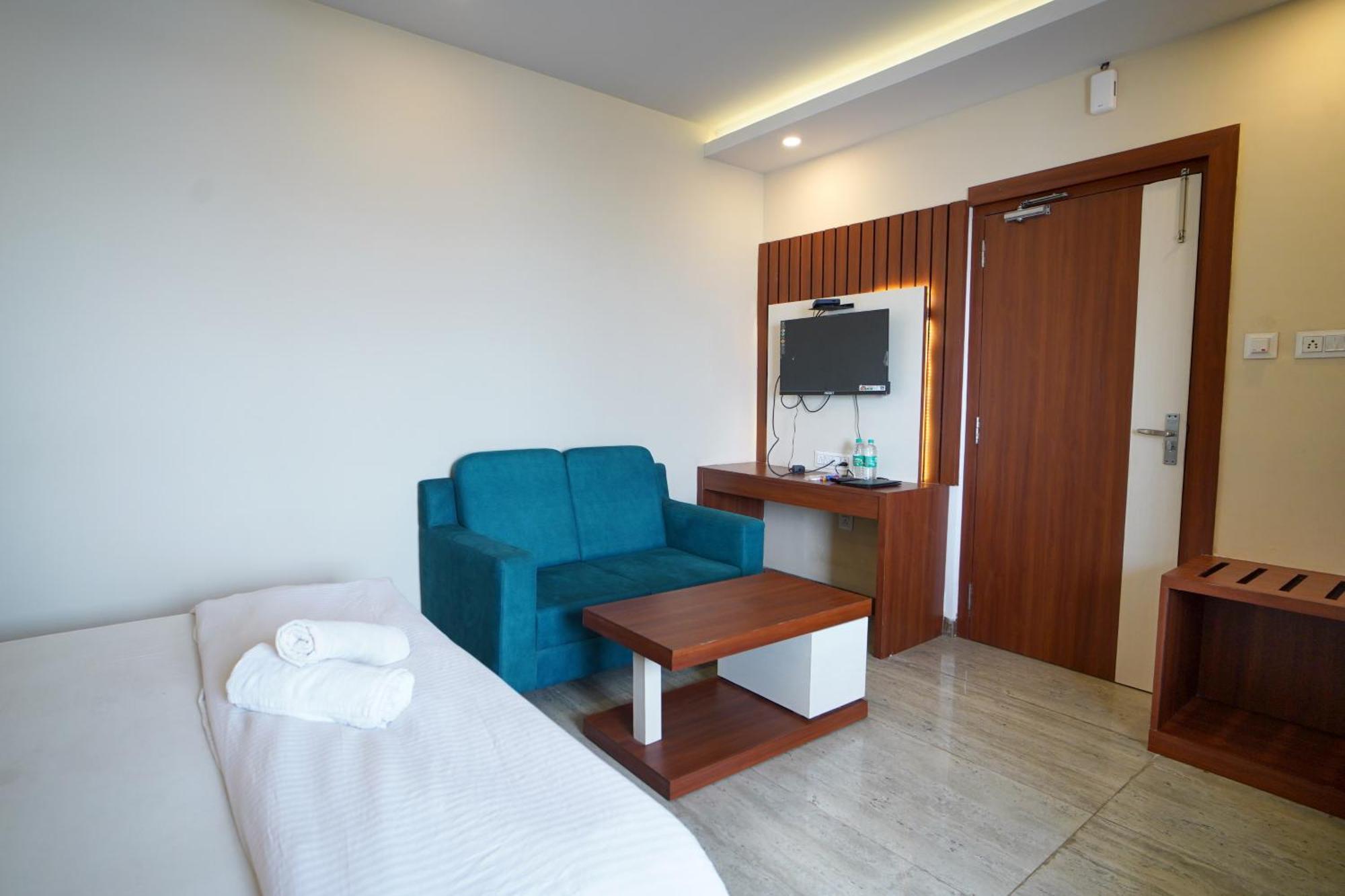 Royal Sea View !! Beach Front With Free Wifi !! Дигха Экстерьер фото