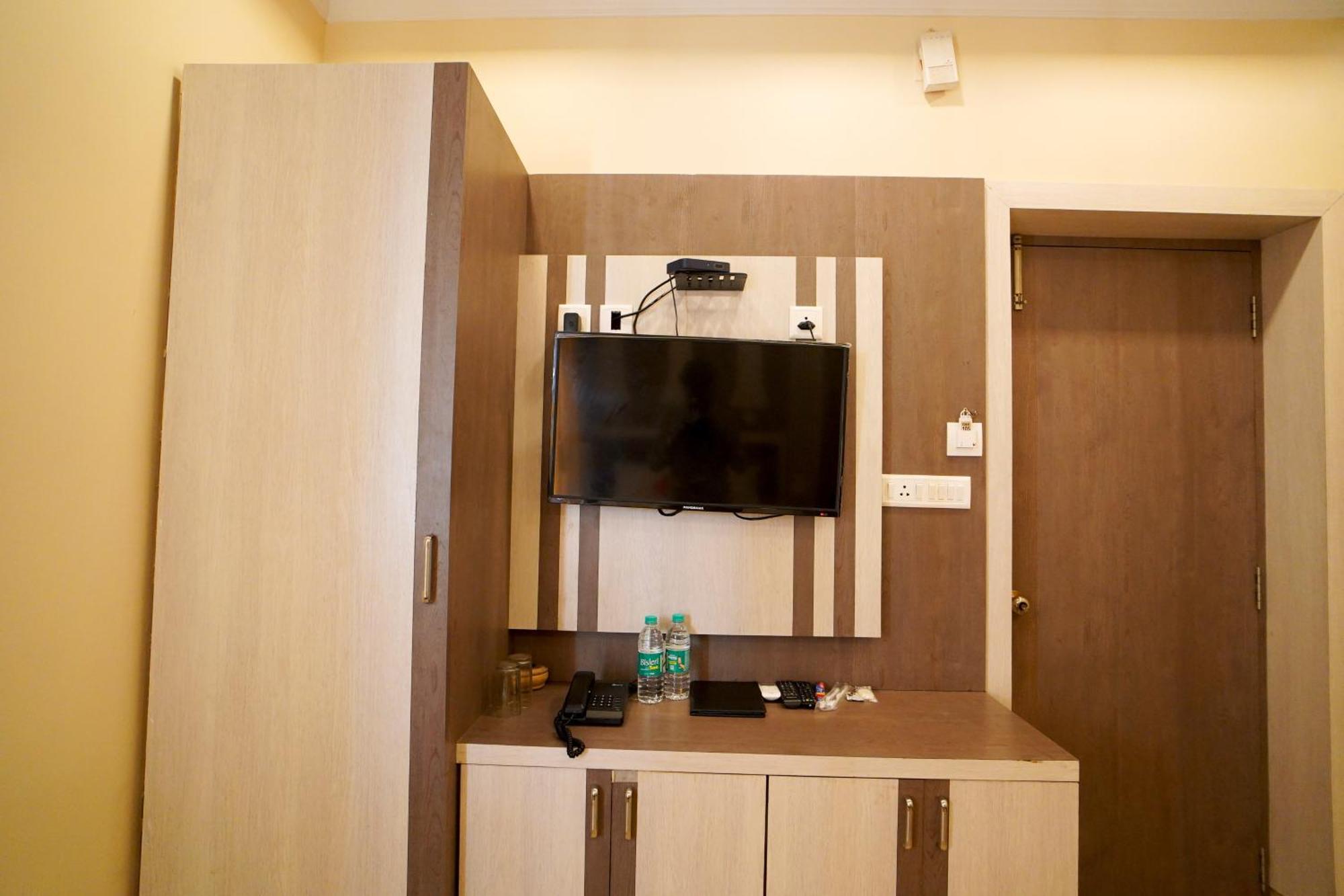 Royal Sea View !! Beach Front With Free Wifi !! Дигха Экстерьер фото