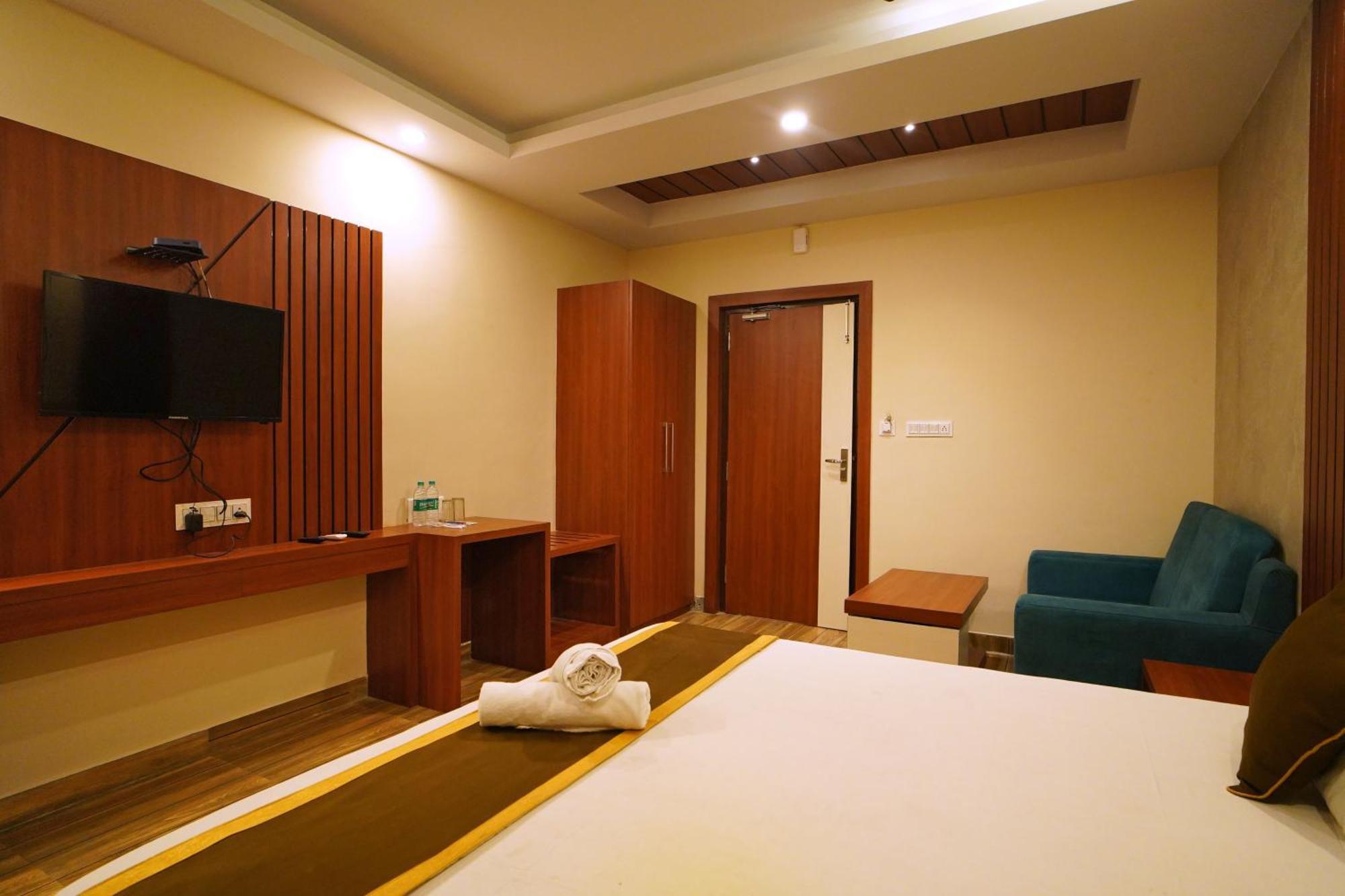 Royal Sea View !! Beach Front With Free Wifi !! Дигха Экстерьер фото