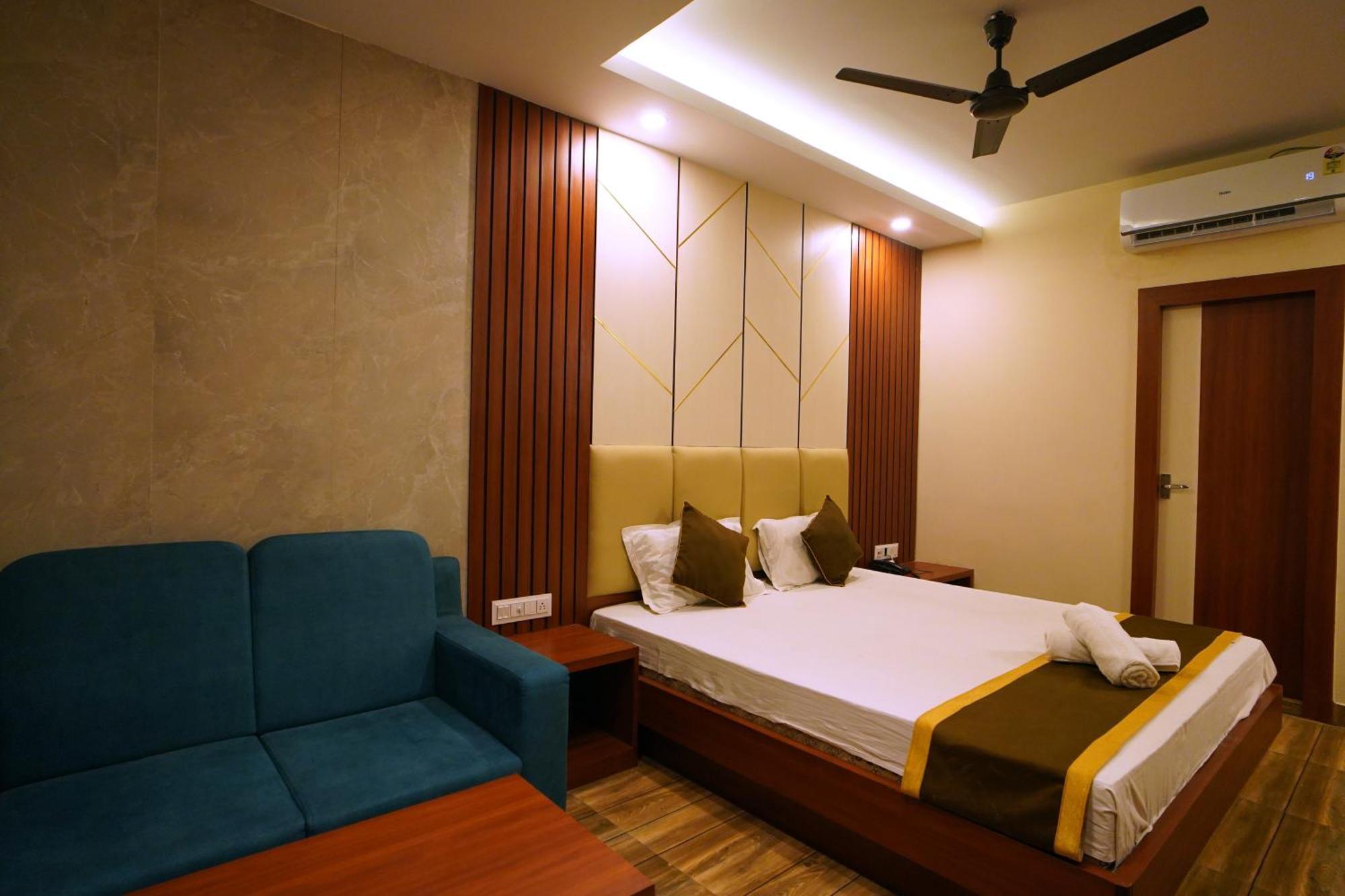 Royal Sea View !! Beach Front With Free Wifi !! Дигха Экстерьер фото
